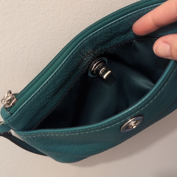 Coach Park Teal Pebble Leather Turn-lock Medium Wristlet Clutch Wallet - Picture 4 of 4